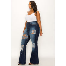 Load image into Gallery viewer, Curvy Distressed Jeans - Plus